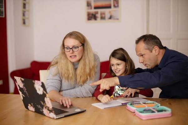 Les avantages et les inconvénients de l'école à la maison